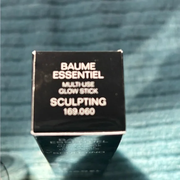 Chanel Baume Essentiel Multi-Use Glow Stick - Picture 7 of 7
